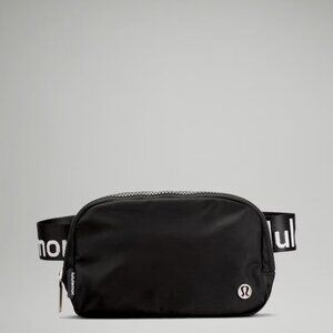 lululemon | Everywhere Belt Bag *Wordmark
